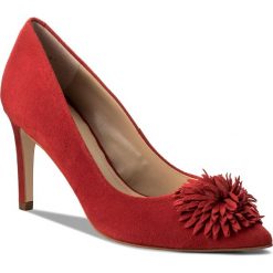 Szpilki SOLO FEMME - 75476-88-G13/000-04-0 Czerwony. Czerwone szpilki zamszowe Solo Femme, bez wzorów, bez obcasa, na obcasie, bez zapięcia. W wyprzedaży za 219,00 zł.