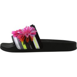 Klapki damskie: MSGM FLOWER BAND POOL SLIDE Klapki black/multicolor