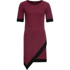 Sukienka shirtowa z kontrastowymi elementami bonprix czerwony klonowy - czarny. Czerwone sukienki damskie bonprix, bez wzorów, z dżerseju, z kontrastowym kołnierzykiem, bez rękawów. Za 109,99 zł.