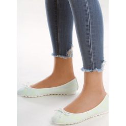 Białe Baleriny Find a Love. Białe baleriny damskie Multu, bez wzorów, bez obcasa. Za 29,99 zł.