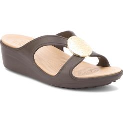 Chodaki damskie: Klapki CROCS - Sanrah Hammered Circle Wedge W 205047 Espresso/Gold