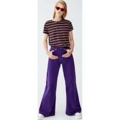 Koszulka basic w paski. Zielone t-shirty damskie Pull&Bear, w paski. Za 24,90 zł.
