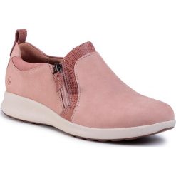 Półbuty CLARKS - Un Adorn Zip 261414414 Rose Combiination. Różowe półbuty damskie Clarks, bez wzorów, ze skóry, bez obcasa, na płaskiej podeszwie, bez zapięcia. W wyprzedaży za 259,00 zł.
