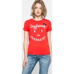 Only - Top Melonie. Szare topy damskie ONLY, l, z nadrukiem, z dzianiny, z okrągłym kołnierzem. W wyprzedaży za 24,90 zł.