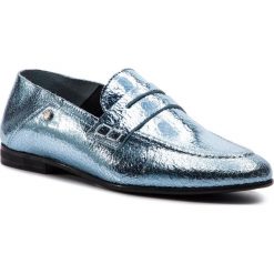 Lordsy TOMMY HILFIGER - Crackle Metallic Flat Loafer FW0FW03929 Aqua Haze 447. Niebieskie półbuty damskie TOMMY HILFIGER, ze skóry, bez obcasa, na obcasie. W wyprzedaży za 349,00 zł.