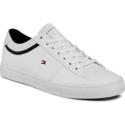 Sneakersy TOMMY HILFIGER - Essential Letaher Sneaker FM0FM02681 White YBS. Białe sneakersy męskie TOMMY HILFIGER, na co dzień, bez wzorów, ze skóry ekologicznej, klasyczne, bez zapięcia. W wyprzedaży za 319,00 zł.
