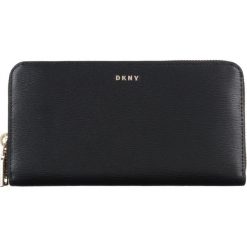 DKNY Portfel Czarny. Czarne portfele damskie DKNY, bez wzorów, ze skóry. Za 567,95 zł.