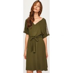 Answear - Sukienka. Sukienki damskie ANSWEAR, na co dzień, s, bez wzorów, z elastanu, casualowe, bez kołnierzyka, z krótkim rękawem, krótkie, mini, proste. Za 89,90 zł.