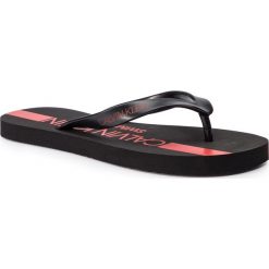 Japonki CALVIN KLEIN SWIMWEAR - Ff Sandals KM0KM00344 001. Czarne klapki męskie Calvin Klein Swimwear, z tworzywa sztucznego, bez zapięcia. W wyprzedaży za 69,00 zł.