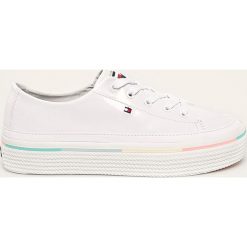 Tommy Hilfiger - Buty. Białe buty sportowe damskie TOMMY HILFIGER, z materiału. W wyprzedaży za 319,90 zł.