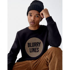 Bluza z naszywką w pepitkę. Czarne bluzy męskie Pull&Bear, m, z aplikacjami, bez kołnierzyka, bez rękawów, bez kaptura. Za 99,90 zł.