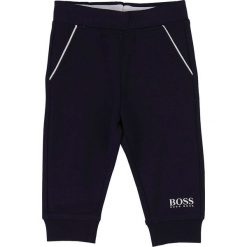 Boss - Spodnie dziecięce 92-98 cm. Niebieskie dresy chłopięce Boss, z nadrukiem, z elastanu. Za 259,90 zł.