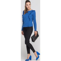 Bluzka z pionowymi falbanami, BLU136 indygo. Bluzki damskie Lanti, bez wzorów, bez kołnierzyka, bez rękawów. Za 119,00 zł.