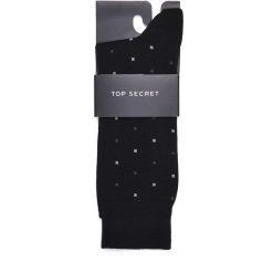 SKARPETKI MĘSKIE WE WZORY. Czarne skarpetki męskie marki Top Secret, w paski. W wyprzedaży za 14,99 zł.