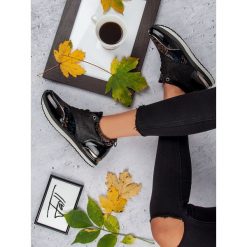 WIĄZANE BUTY SPORTOWE. Buty sportowe damskie ACLYS, bez wzorów, sportowe. Za 149,90 zł.