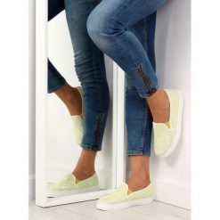 Koronkowe slip-on pastele żółte. Żółte buty sportowe damskie FunKee.pl, bez wzorów, z tkaniny, sportowe. Za 50,39 zł.