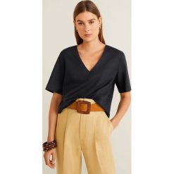 Mango - Bluzka Chai. Czarne bluzki damskie Mango, na co dzień, s, bez wzorów, z wiskozy, eleganckie, bez kołnierzyka, bez rękawów. W wyprzedaży za 79,90 zł.