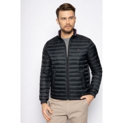 Kurtka puchowa TOMMY HILFIGER Core MW0MW12720. Czarne kurtki męskie TOMMY HILFIGER, xxl, bez wzorów, z puchu, bez kaptura. W wyprzedaży za 559,00 zł.