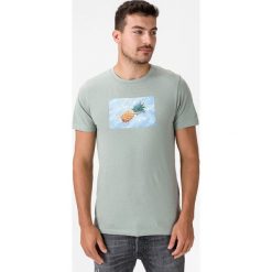 Jack & Jones Suite Koszulka Zielony. Zielone podkoszulki męskie Jack & Jones, xxl, z nadrukiem, z bawełny, bez kołnierzyka, krótkie. Za 64,95 zł.