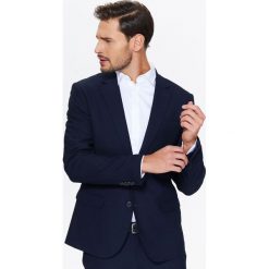 Marynarka męska o dopasowanym kroju ze strukturalnej tkaniny. Marynarki męskie Top Secret, na zimę, m, bez wzorów, z tkaniny, eleganckie. W wyprzedaży za 99,99 zł.