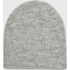 Only - Czapka Tessie. Szare czapki damskie ONLY, na zimę, z dzianiny. W wyprzedaży za 49,90 zł.