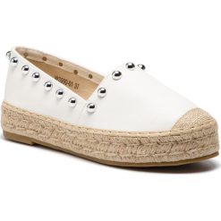 Espadryle DEEZEE - WS990-01 White. Białe espadryle damskie DeeZee, z aplikacjami, ze skóry ekologicznej, bez obcasa. Za 89,99 zł.