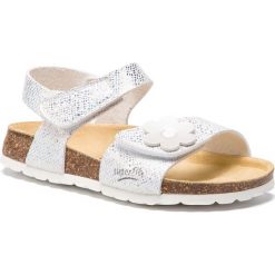 Sandały SUPERFIT - 4-00118-10 S Weiss. Szare sandały dziewczęce Superfit, ze skóry ekologicznej, bez zapięcia. Za 179,00 zł.