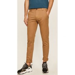 Tommy Jeans - Spodnie DM0DM06518. Brązowe spodnie męskie Tommy Jeans, bez wzorów, z elastanu. Za 399,90 zł.