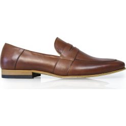 Brązowe wsuwane buty męskie - loafers T117. Pomarańczowe buty wizytowe męskie ze skóry, z paskami. Za 251,10 zł.