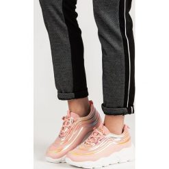 Lekkie buty sportowe. Buty sportowe damskie Merg Selection, bez wzorów, ze skóry, sportowe. W wyprzedaży za 90,00 zł.