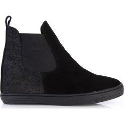 Sneakersy na koturnie z brokatem. Czarne trampki i tenisówki damskie Arturo Vicci, ze skóry. Za 139,50 zł.