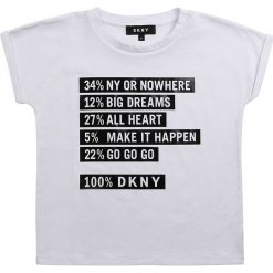 Dkny - T-shirt dziecięcy 152-158 cm. Białe bluzki dziewczęce DKNY, z nadrukiem, z bawełny, z okrągłym kołnierzem, z krótkim rękawem, krótkie, bez kaptura. Za 199,90 zł.