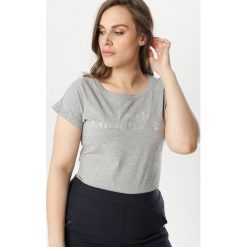 Szary T-shirt Poreimenis. Szare bluzki damskie Born2be, xl, bez wzorów, bez kołnierzyka. W wyprzedaży za 34,99 zł.