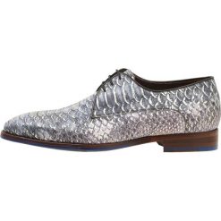 Floris van Bommel Oksfordki blue/silver. Szare buty wizytowe męskie marki Floris van Bommel, bez wzorów, ze skóry, eleganckie, na sznurówki. W wyprzedaży za 681,85 zł.