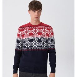 Wzorzysty sweter - Czerwony. Czerwone swetry męskie House, s. W wyprzedaży za 39,99 zł.