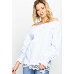 Niebieska Bluzka Naked Shoulders. Niebieskie bluzki longsleeves marki Born2be, m, z koronki. Za 49,99 zł.