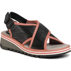 Sandały FLY LONDON - Tanofly P501133000 Black/Pink. Czarne klapki damskie Fly London, bez wzorów, ze skóry, bez obcasa, na obcasie. Za 519,00 zł.
