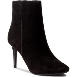 Botki GUESS - Binty FLBIN3 SUE10 BLACK. Czarne botki damskie na obcasie marki Guess, z materiału. W wyprzedaży za 389,00 zł.