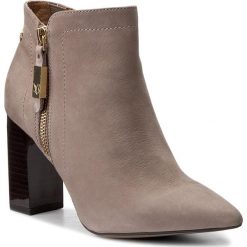 Botki CAPRICE - 9-25309-29 Sand Nubuc 364. Szare botki damskie na obcasie marki Caprice, z materiału. W wyprzedaży za 269,00 zł.