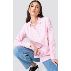 Trendyol Koszula boyfriend w paski - Pink. Różowe paski damskie marki Trendyol, w paski, z tkaniny, z długim rękawem. W wyprzedaży za 50,48 zł.