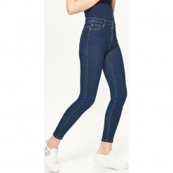 Jeansy HIGH WAIST - Niebieski. Niebieskie spodnie z wysokim stanem Cropp, z jeansu. Za 89,99 zł.
