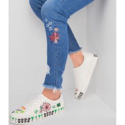Buty sportowe damskie Marquiiz A-9273 Białe. Białe buty sportowe damskie Marquiiz, bez wzorów, z tworzywa sztucznego, sportowe, trekkingowe. Za 98,00 zł.