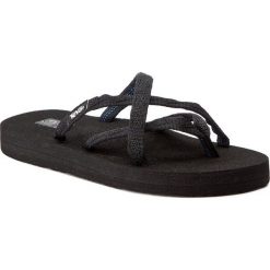 Japonki TEVA - Olowahu 6840 Mix B Black On Black. Czarne klapki damskie Teva, bez wzorów, z tworzywa sztucznego, bez obcasa. Za 119,99 zł.