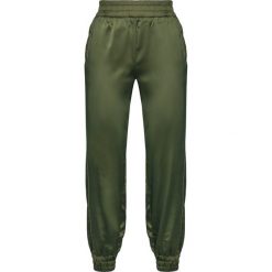 Spodnie materiałowe Guess Euphemia W0YB24 WD1R2. Zielone spodnie damskie Guess, m, z aplikacjami, z tkaniny. Za 419,00 zł.