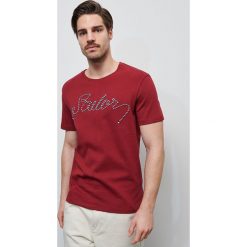 T-shirt z napisem - Bordowy. Czerwone t-shirty męskie Reserved, s, z napisami, bez kołnierzyka. W wyprzedaży za 19,99 zł.