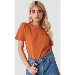 NA-KD Basic T-shirt basic - Orange. Pomarańczowe t-shirty damskie NA-KD Basic, z bawełny, z okrągłym kołnierzem. Za 52,95 zł.