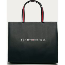Tommy Hilfiger - Torebka. Niebieskie torby damskie na zakupy TOMMY HILFIGER, w paski, ze skóry ekologicznej, na ramię, bez dodatków. Za 579,90 zł.