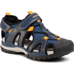 Sandały GEOX - J Borealis B. A J020RA 014ME C4229 D Navy/Dk Yellow. Niebieskie sandały chłopięce Geox, ze skóry ekologicznej, bez zapięcia. W wyprzedaży za 219,00 zł.
