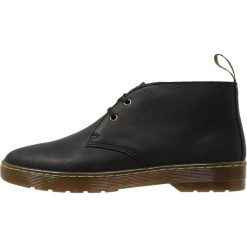 Dr. Martens CABRILLO Oksfordki black. Czarne półbuty męskie Dr. Martens, bez wzorów, ze skóry, na sznurówki. Za 429,00 zł.
