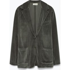 Blezer "Aleksa" w kolorze ciemnoszarym. Szare bolerka i narzutki damskie American Vintage, l, bez wzorów, bez rękawów. W wyprzedaży za 179,95 zł.